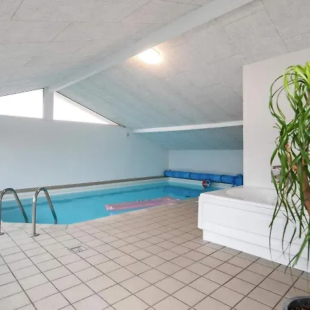 12 Person In Hj Rring Lønstrup