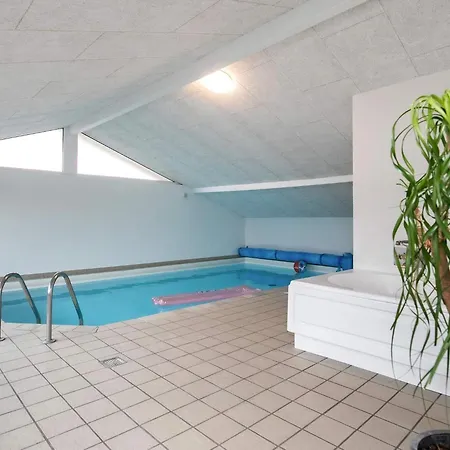 Modern Pool House With View - By Traum